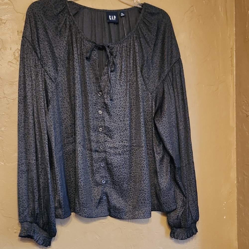 Gap Button Front Tie Top Size XL